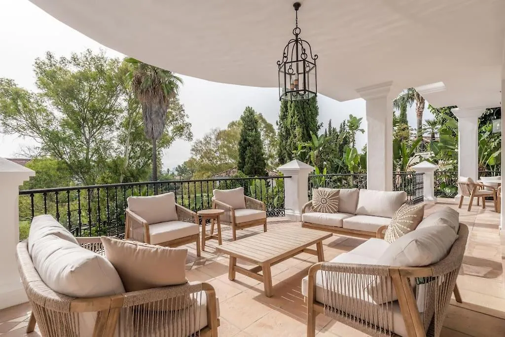 Luxurious 7 Bed Frontline Golf Villa In La Quinta Malaga
