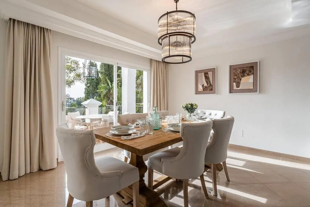Luxurious 7 Bed Frontline Golf Villa In La Quinta Malaga Spain