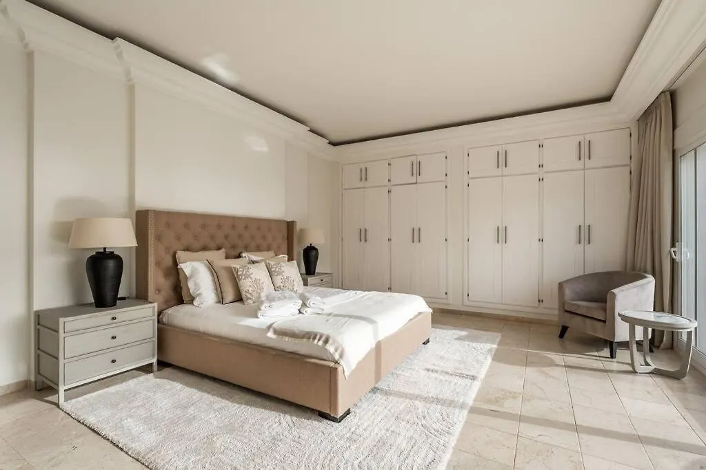 Luxurious 7 Bed Frontline Golf Villa In La Quinta Malaga