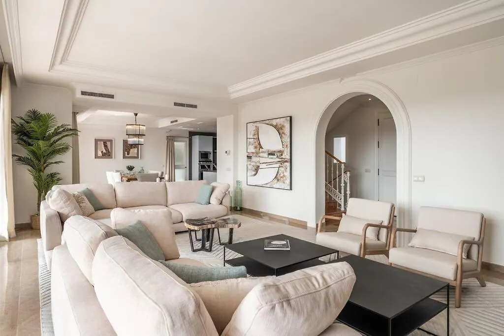 Luxurious 7 Bed Frontline Golf Villa In La Quinta Malaga