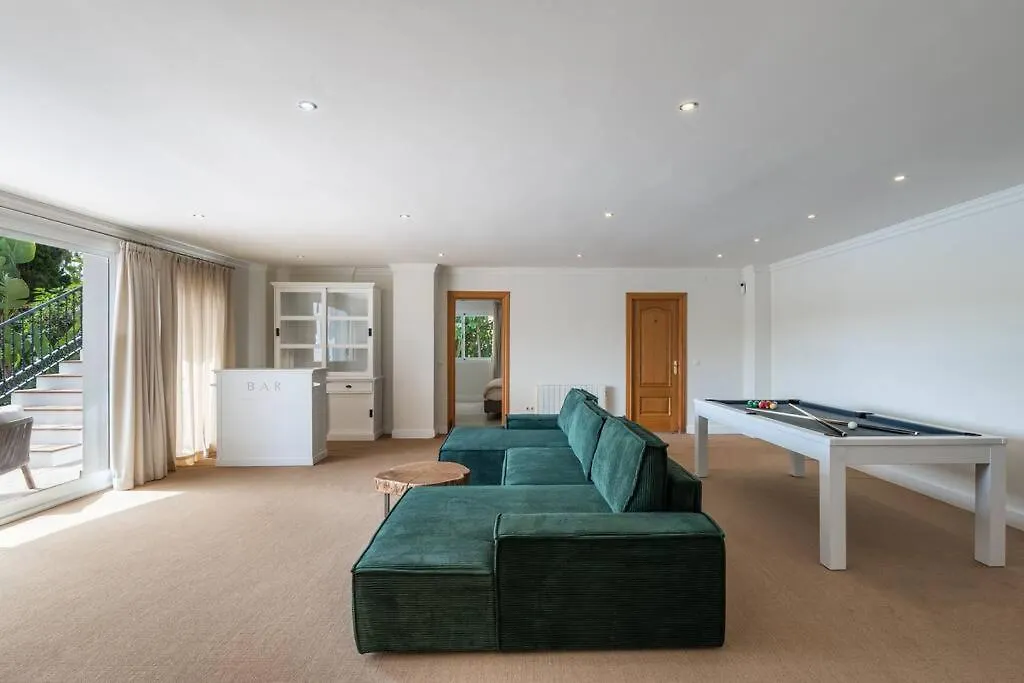 Luxurious 7 Bed Frontline Golf Villa In La Quinta Malaga