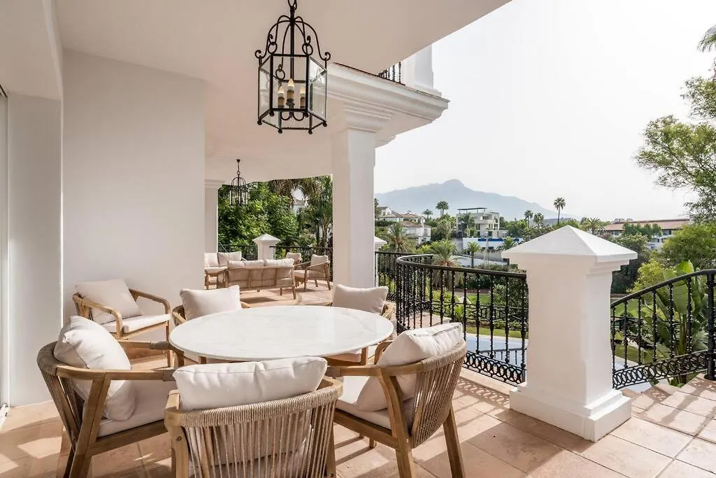 Luxurious 7 Bed Frontline Golf Villa In La Quinta Malaga