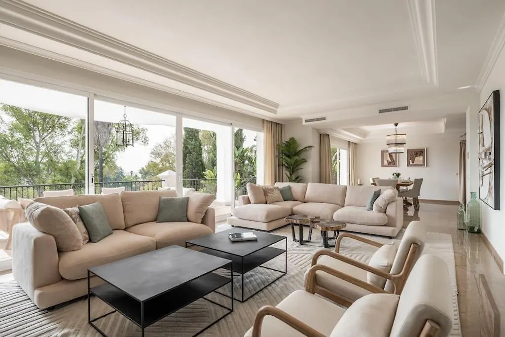 Luxurious 7 Bed Frontline Golf Villa In La Quinta Malaga