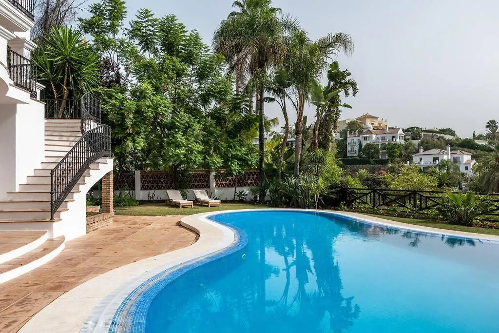 Luxurious 7 Bed Frontline Golf Villa In La Quinta Malaga