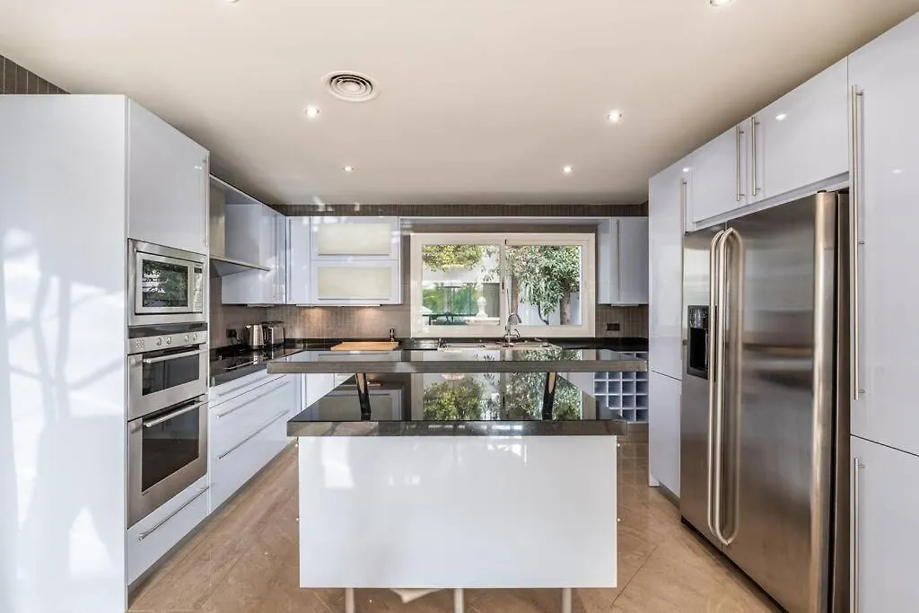Luxurious 7 Bed Frontline Golf Villa In La Quinta Malaga