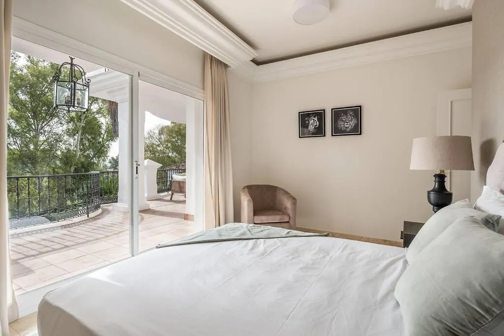 Luxurious 7 Bed Frontline Golf Villa In La Quinta Malaga