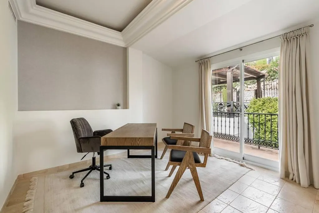 Luxurious 7 Bed Frontline Golf Villa In La Quinta Malaga