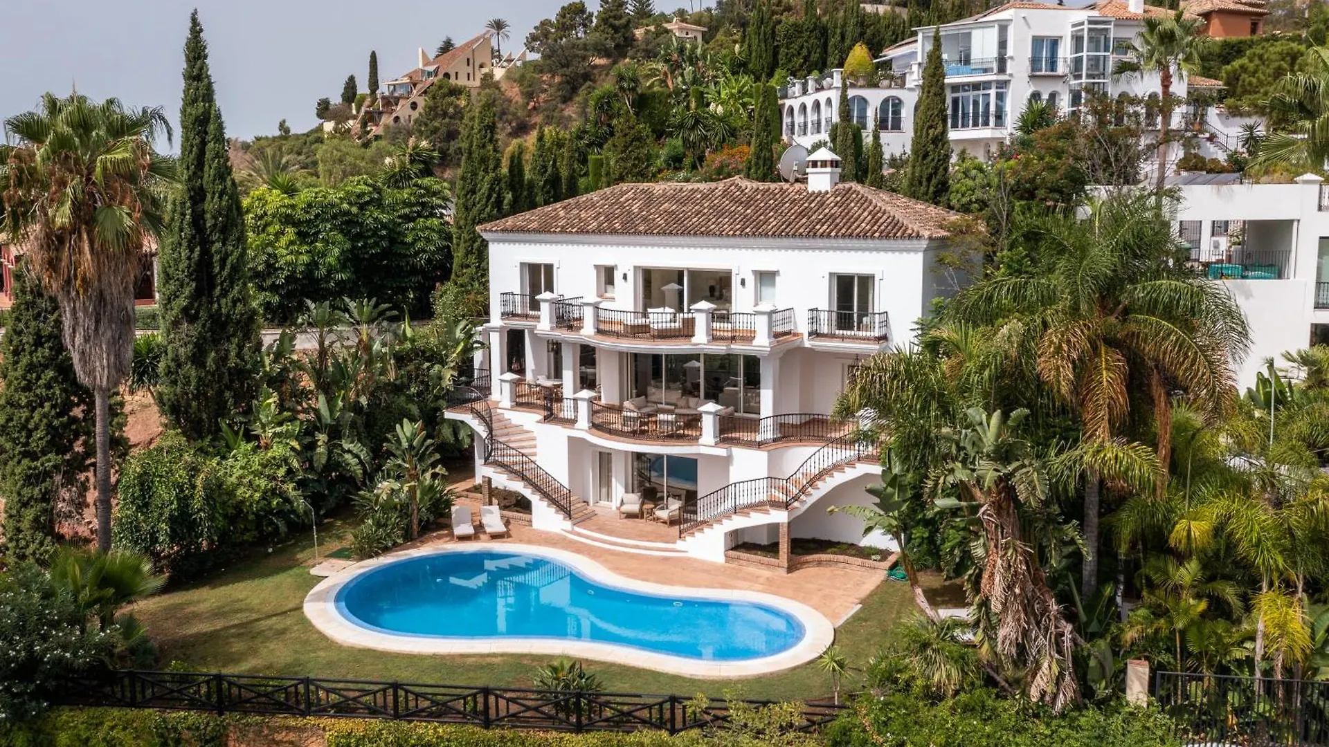 Luxurious 7 Bed Frontline Golf Villa In La Quinta Málaga