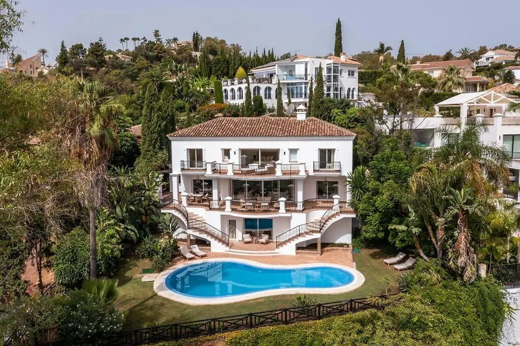 Luxurious 7 Bed Frontline Golf Villa In La Quinta Málaga