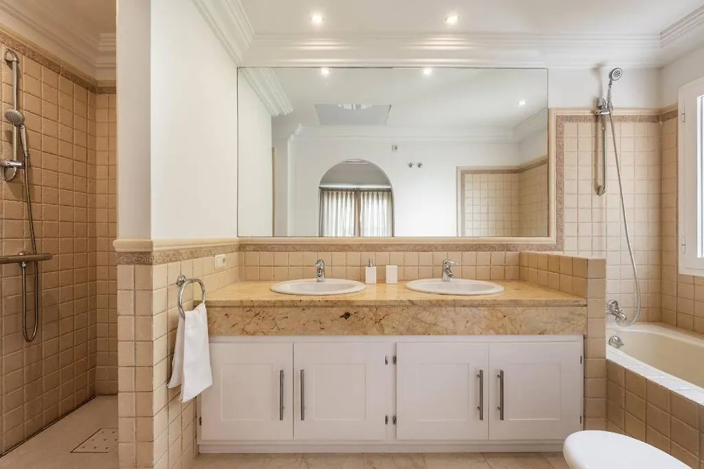Luxurious 7 Bed Frontline Golf Villa In La Quinta Málaga Spagna