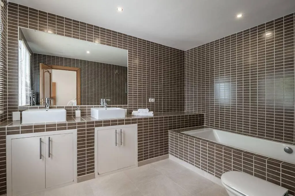 Luxurious 7 Bed Frontline Golf Villa In La Quinta Málaga