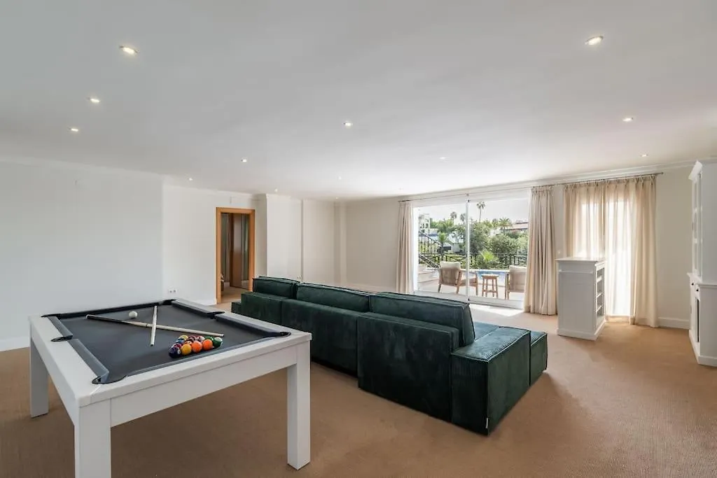 Luxurious 7 Bed Frontline Golf Villa In La Quinta Malaga Spain